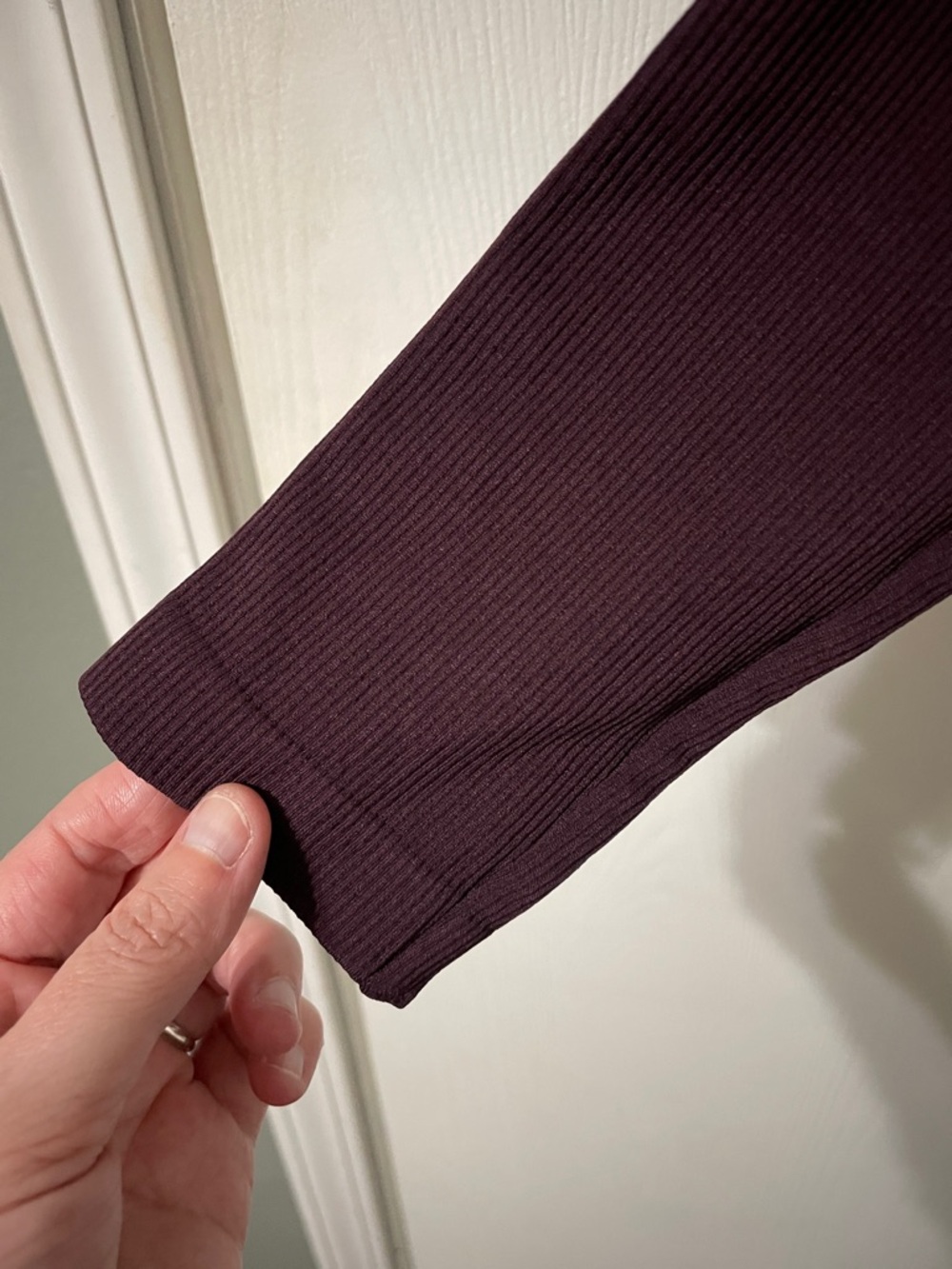 Athleta Aurora Seamless Long Sleeve Plum Burgundy Scoop Neck Crop Medium Ribbed - Picture 6 of 7